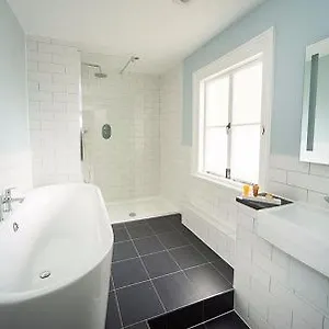 Отель Llyndir Hall Signature Collection By Best Western, Rossett